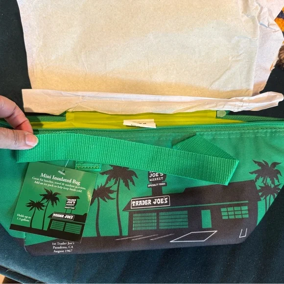 Trader Joe’s insulated bag - Picture 2 of 5